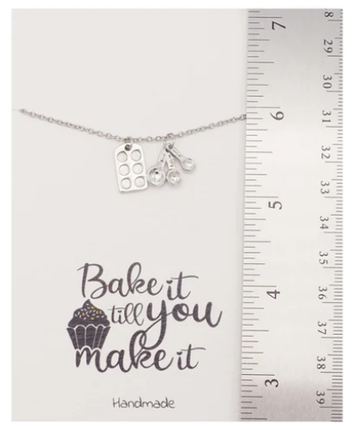 Quinnlyn & Co. Gifts for Mom Measuring Spoons Pendant Necklace, Funny Baking Pun Quote Card, Stainless Steel, 16 inches to 18 inches